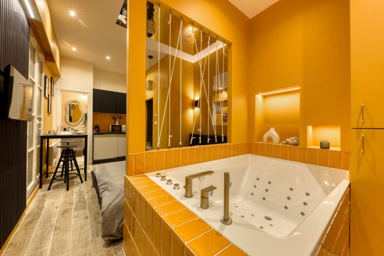 Melun- Caramel Love Room